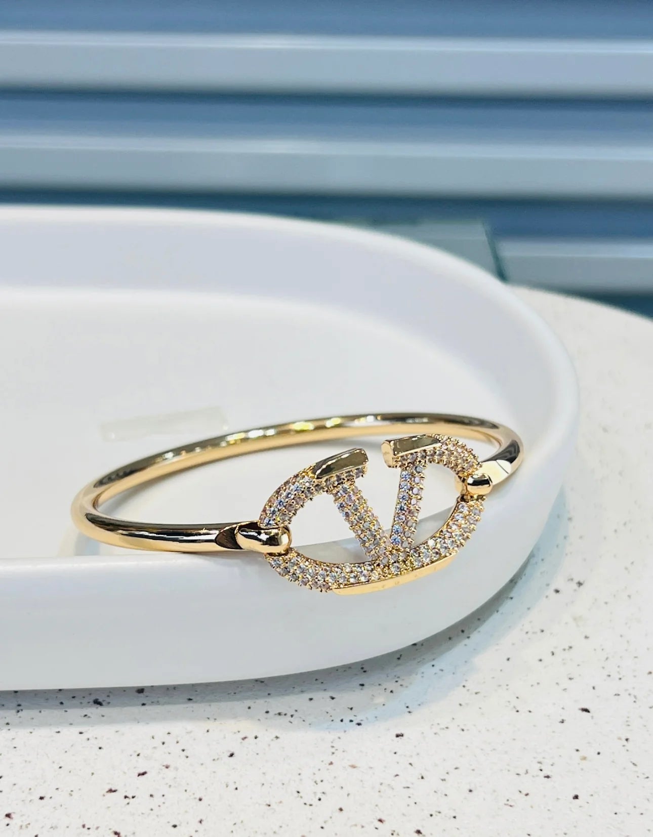 Bracelete Inspiração Valentino Cravejado Banhado a Ouro 18k