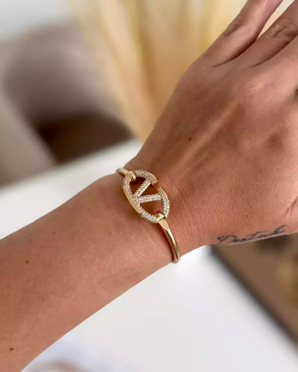 Bracelete Inspiração Valentino Cravejado Banhado a Ouro 18k