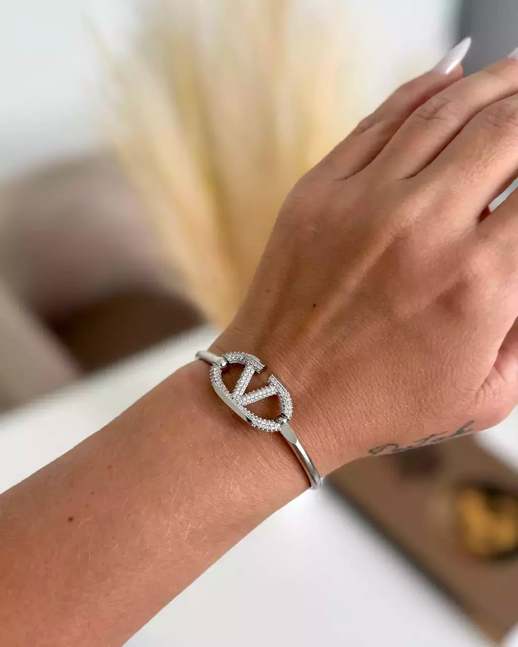 Bracelete Inspiração Valentino Cravejado Banhado a Ouro 18k